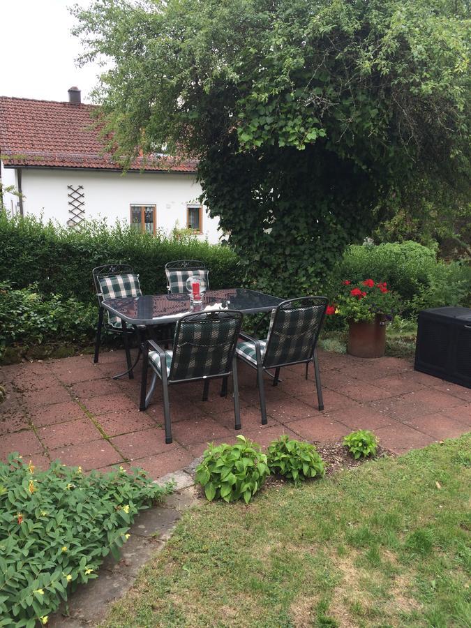 Ferienwohnung Im Gruenen Illschwang Экстерьер фото